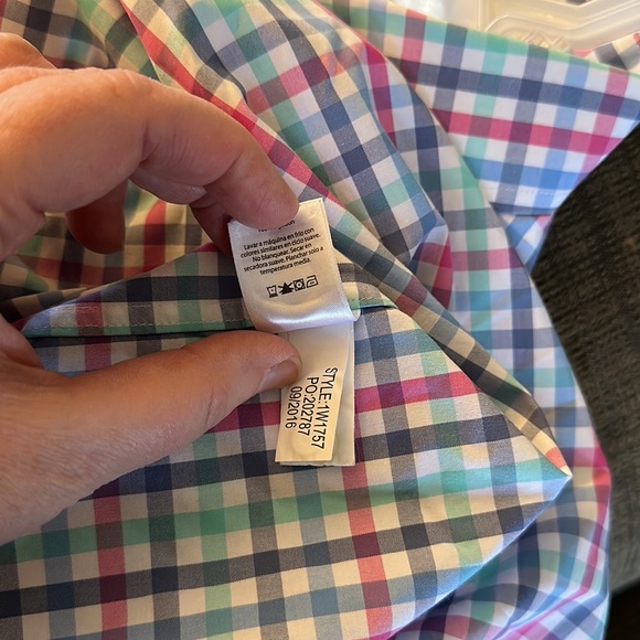 Vineyard Vines Classic Fit Tucker Shirt, 100% cotton, EUC - Picture 5 of 8